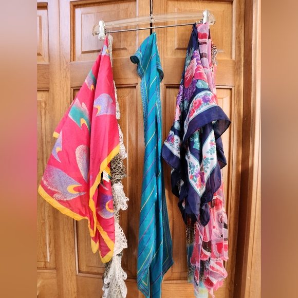 Six Colorful Patterned Scarves Collection - Picture 4 of 7